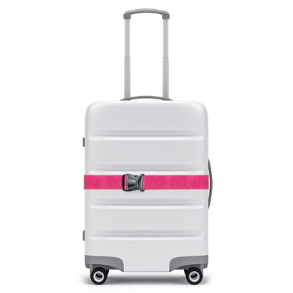 Hvid hardcase-kuffert med grå detaljer, ildhjul, udtrækkeligt håndtag og pink Luxorparts Bagagerem med spænde om midten.