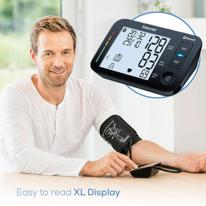 Beurer BM 54 blodtryksmåler overarm, XL display viser blodtryks- og pulstal, tekst: Letlæseligt XL-display.