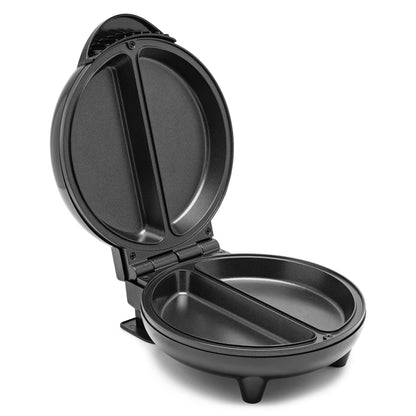 Omeletjern, sort, rund, åbent låg, to separate non-stick sektioner indeni.