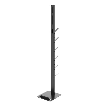 Gulvstativ til stangstøvsuger, sort metal, vertikalt med seks kroge og flad base til opbevaring.