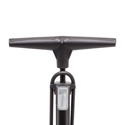 Luxorparts Cykelpumpe med trykmåler sort, T-formet håndtag, lille rum til tilbehør, close-up vinkel.