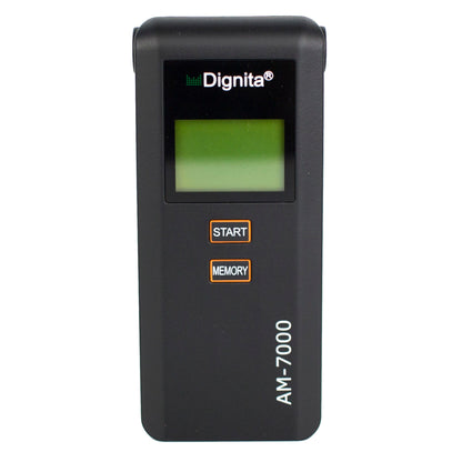 Dignita AM 7000 sort alkometer med digitalt display, START- og MEMORY-knap samt modelnavn lodret på nederste højre side.