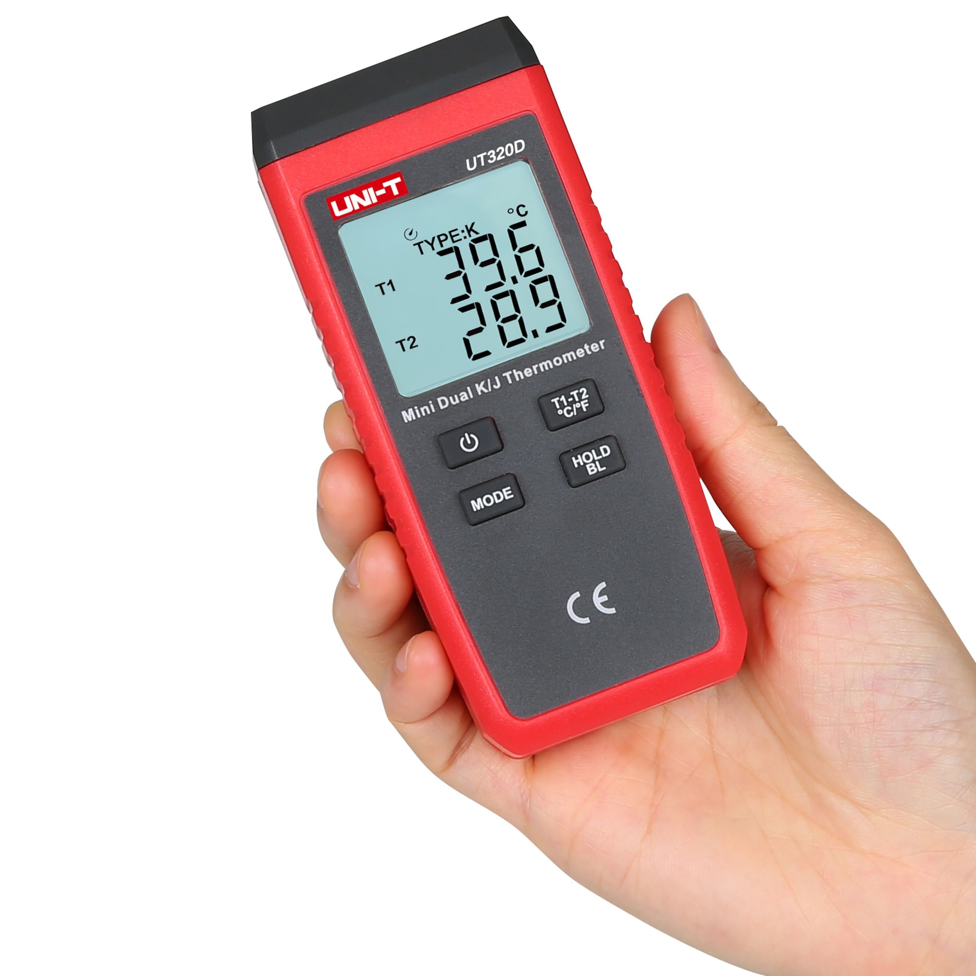 Uni-T UT320D rød-sort kontakttermometer med K/J-sonde, digitalt display viser 39,6°C og 28,9°C, holdes i hånden.