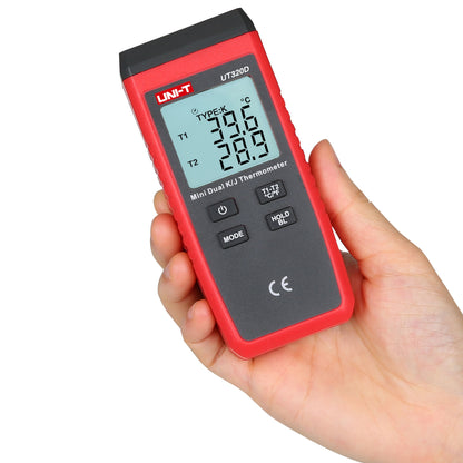 Uni-T UT320D rød-sort kontakttermometer med K/J-sonde, digitalt display viser 39,6°C og 28,9°C, holdes i hånden.