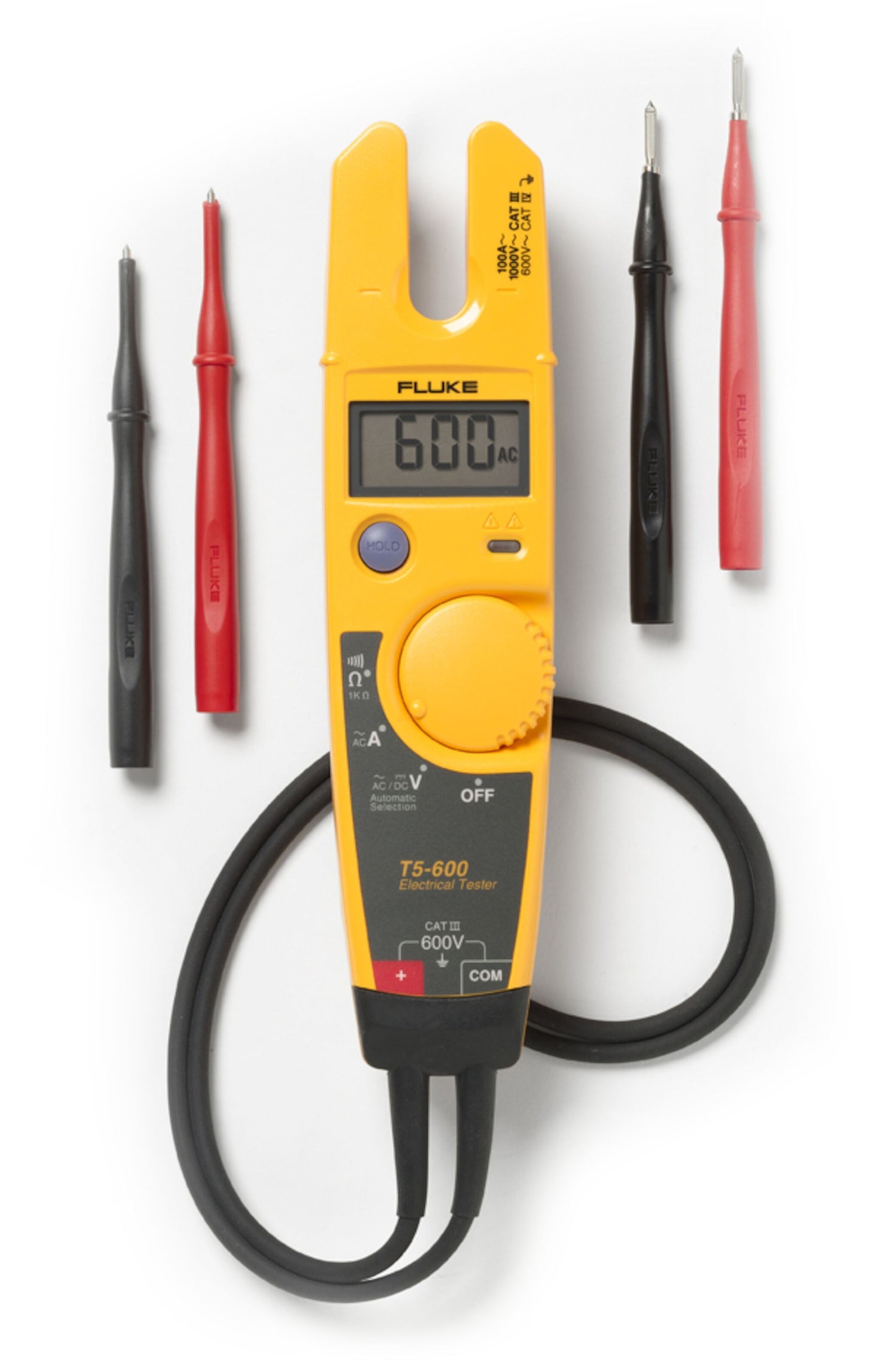Fluke T5-600 spændingstester 600 V, display viser 600 AC, med to røde og to sorte måleledninger tilsluttet.