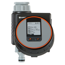 Gardena Flex digital vandingstimer med display, kontrolknapper og slangetilslutning i bunden.
