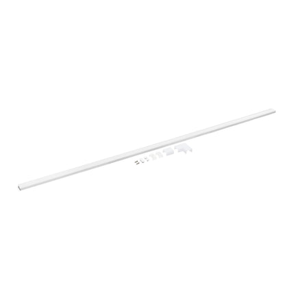 Aluminiumprofil til LED-strips med monteringsbeslag og stik, sølvfarvet, vinklet visning.
