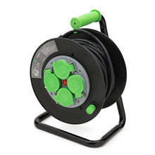 Luxorparts 4-vejs kabeltromle 15 m sort, metalstativ, fire grønne udtag, grøn håndtag, IP44, rød resetknap.
