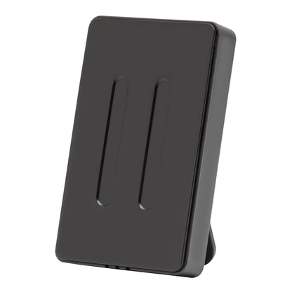 Sort rektangulær trådløs opladerstander med kickstand og to lodrette linjer, kompatibel med Rubicson-sensor.