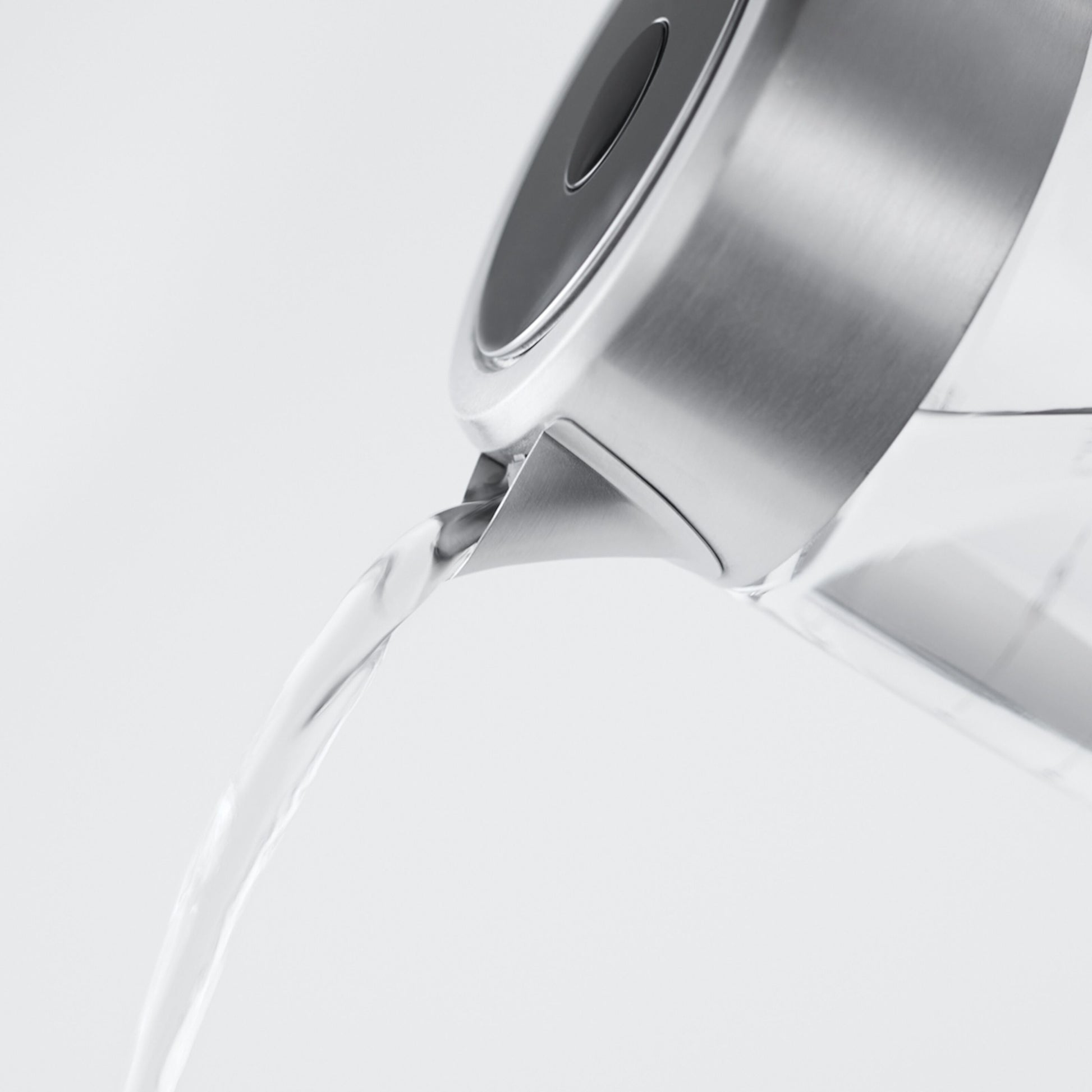 Russell Hobbs Kedel Compact Home elkedel i rustfrit stål og glas hælder varmt vand energibesparende design.