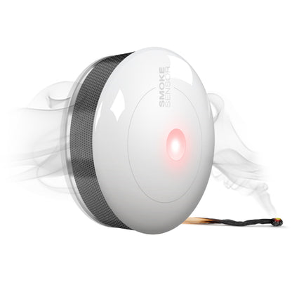 Fibaro Z-bølge røgalarm, rund og hvid med rød indikator, monteret på væg, registrerer røg fra tændt tændstik.