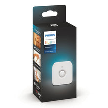 Philips Hue Motion Sensor sort æske, hvid kvadratisk sensor, blå-hvide-oranges detaljer, indendørs belysning.