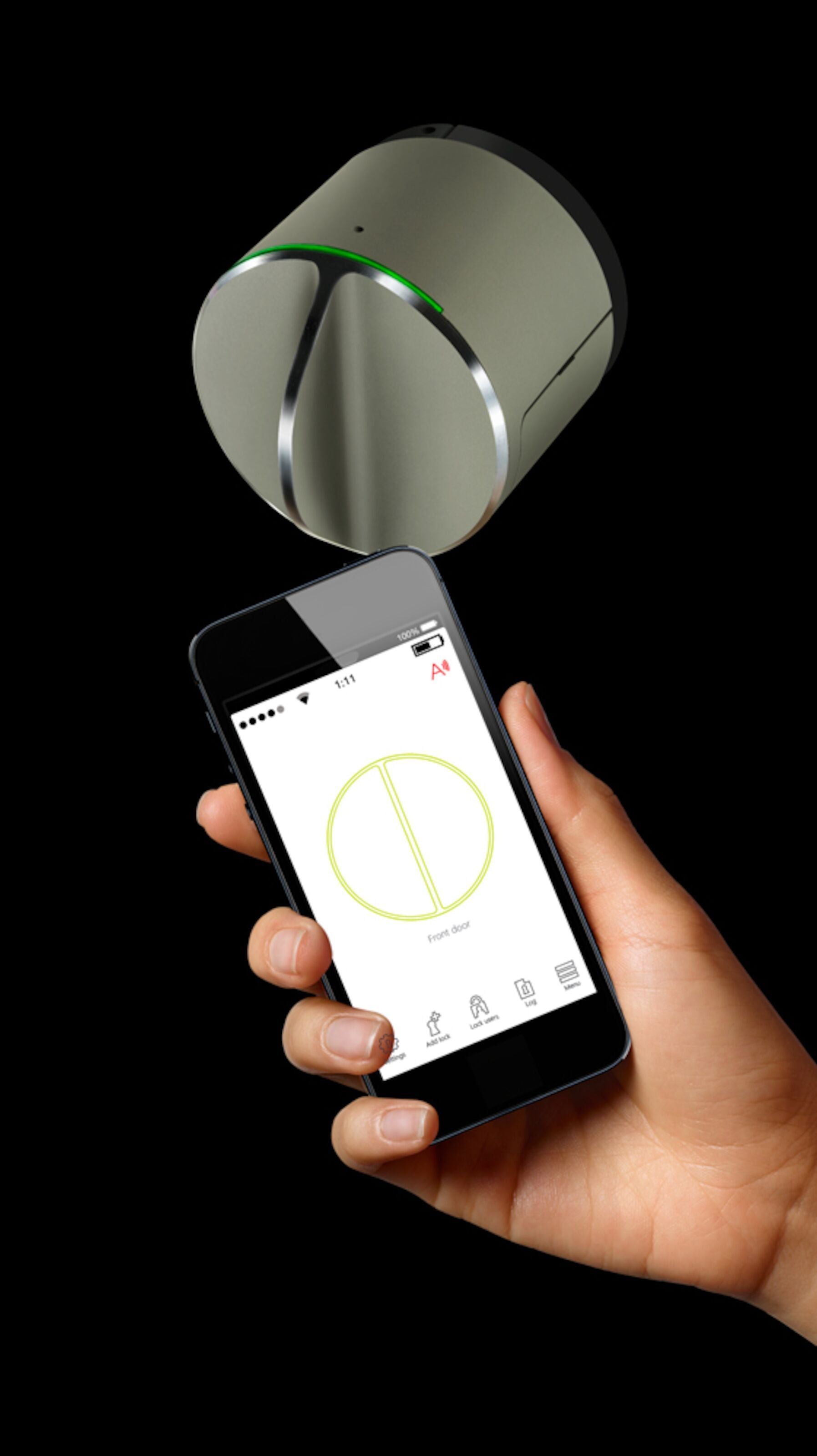 Danalock V3 Scandi elektronisk dørlås i grøn med Bluetooth og Z-wave integration, vises via app på smartphone.