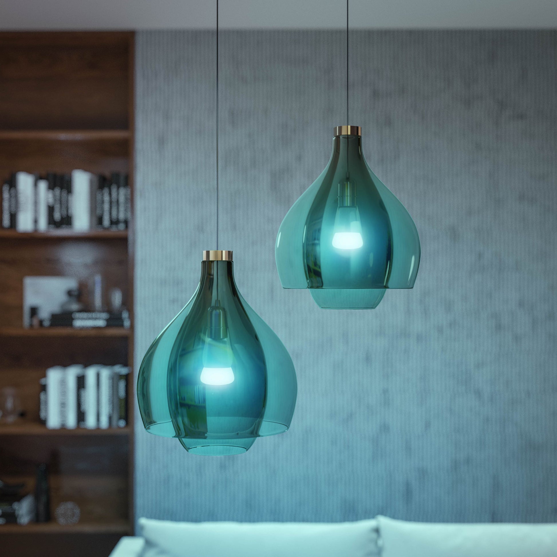 Hue Color Ambiance Smart LED-pære E27 1100 lm i blå glaspendel over sofa, træreol og væg med tekstur baggrund.