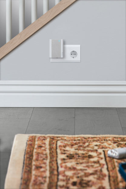 Ring Klokke Gen.2 smart dørklokke til stikkontakt ved indgangstrappe, hvid model plug-in.