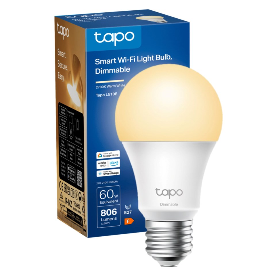 Tapo Smart wifi LED-pære E27, dæmpbar, 806 lumen, 2700K varm hvidt lys, 60W ækvivalent, foran blå emballage.