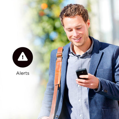 Ismartgate Lidt garageportåbner til én port med stemmestyring, vises med mobil og ordet Alerts.