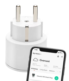 Cleverio Smart Plug WiFi 10A, tobenet stik bag smartphone med Smart Life app, modelnavn synligt på skærmen.