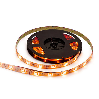 Cleverio Smart LED-strip med wifi, 5 m, glødende orange, delvist afviklet fra sort rulle, synlig klæbebagside.