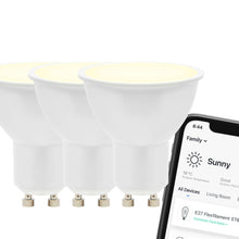 Cleverio Smart GU10 LED-pære 400 lm 3-pak med smartphone, der viser styring af lys via smart home app.