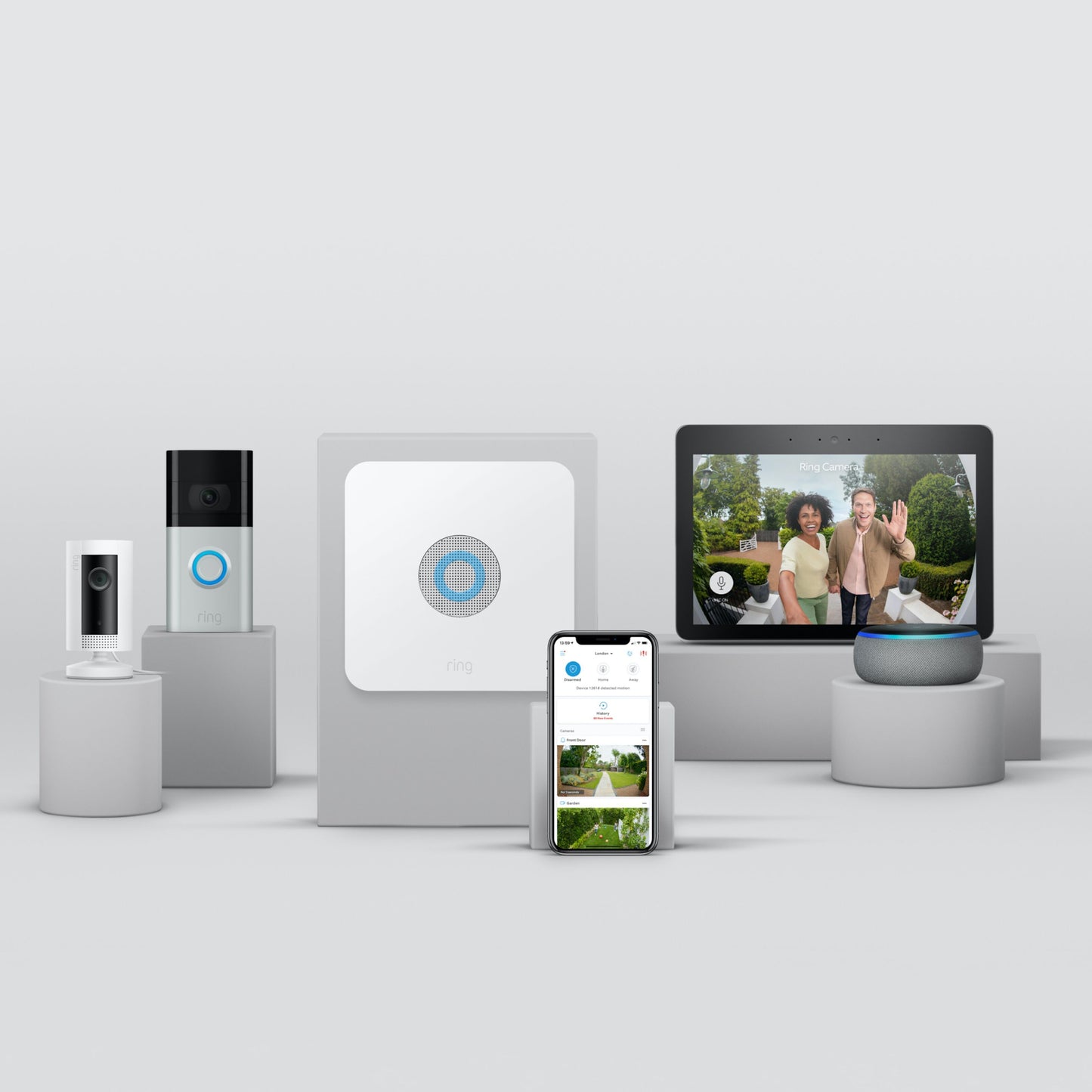 Ring Alarm 2. gen alarmsystem med kamera, dørklokke, basestation og tablet med live feed til Z-Wave smart home.