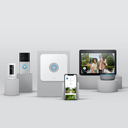 Ring Alarm 2. gen alarmsystem med kamera, dørklokke, basestation og tablet med live feed til Z-Wave smart home.