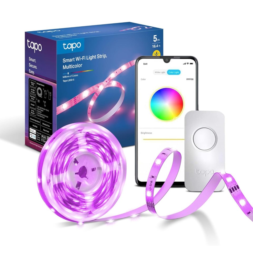 TP-Link Tapo Smart Light Strip RGB 5 m, lyser lilla, styres med kontrolboks eller smartphone, Tp-Link emballage synlig.