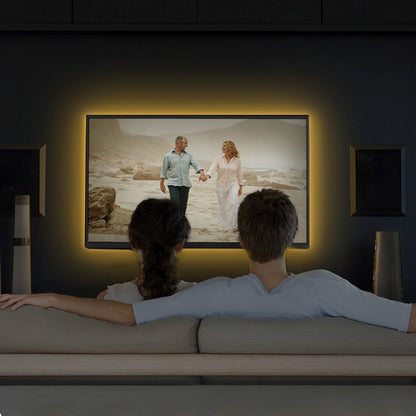 Tapo Smart Light Strip RGB 5 m lyser og stue op med justérbart flerfarvet lys under TV-kigning.