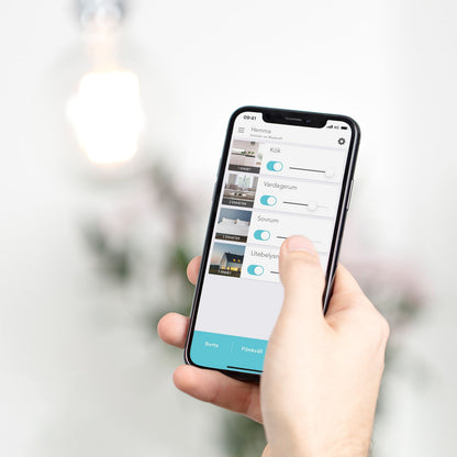Plejd SPR-01 Smart stik on/off app på smartphone med lysstyring til køkken, stue og soveværelse, trådløs kontrol.