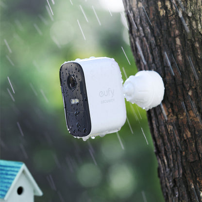 Eufy EufyCam 2C overvågningssystem med 2 kameraer Full HD optagelser tåler regn dag og nat vises i hvid.