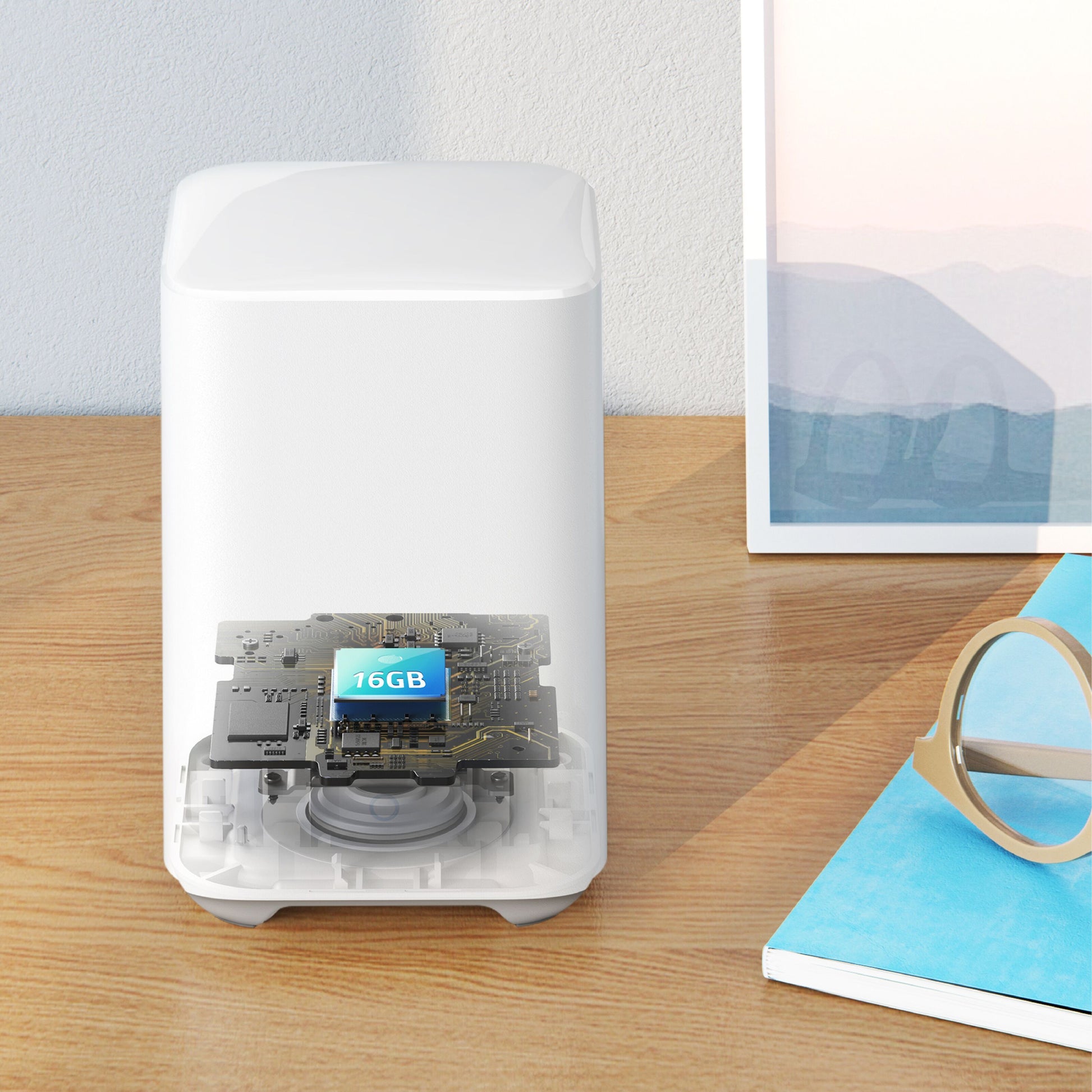 Eufy EufyCam 2C Kit overvågningssystem, semitransparent hvid med synligt kredsløb og 16GB chip, på træbord.