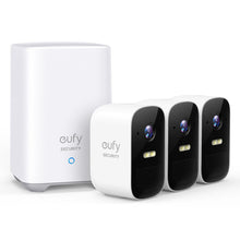 Eufy EufyCam 2C Kit med tre kameraer foran hvid hub med blåt lys, understøtter lokal lagring.