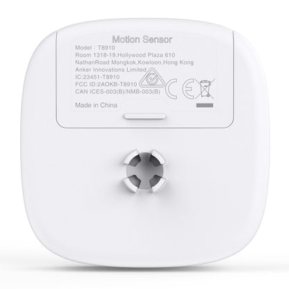 Eufy Sikkerhedsbevægelsessensor bagside med label, FCC ID, IC, CE mærker, monteringsbeslag og reset-knap, Made in China.
