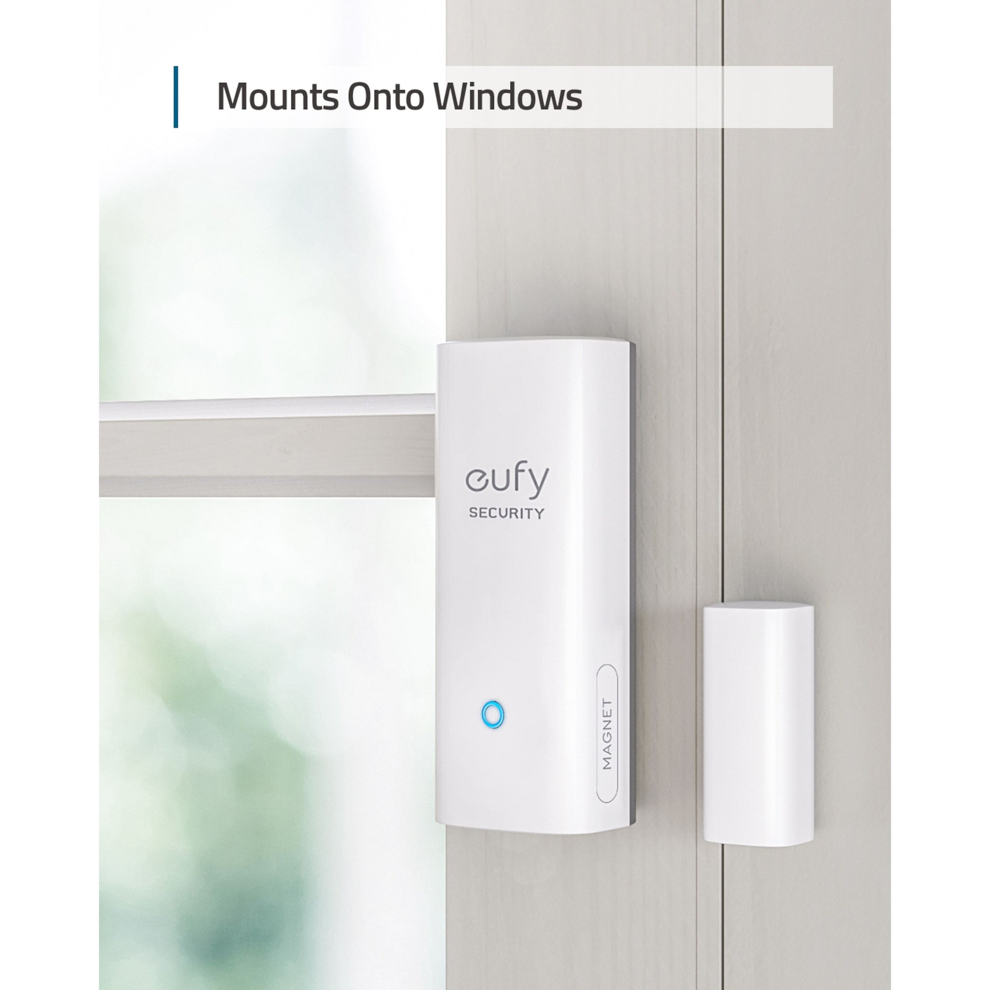 Eufy sikkerhedsdør- og vinduessensor, hvid, monteret på lys vinduesramme med lille magnetisk sensor, tekst: Monteres på vinduer.
