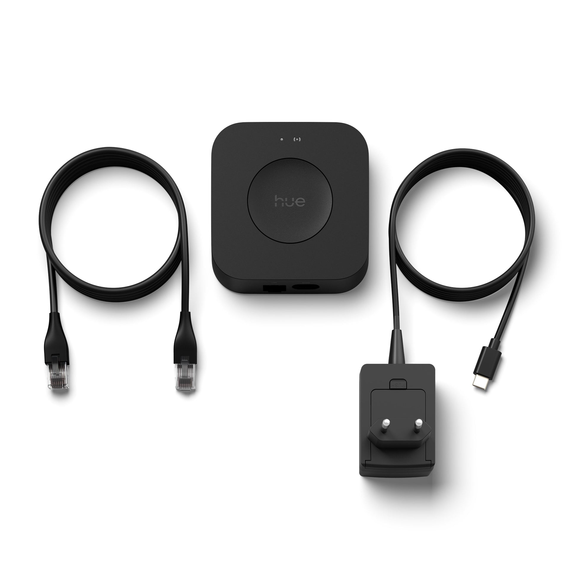 Philips Hue Bridge Pro smart home hub sort med Ethernet- og USB-C-kabler samt UK-strømadapter, Matter-support.