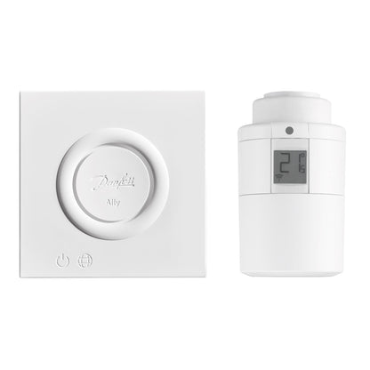 Danfoss Ally startpakke, hvid radiatortermostat med digital ventil og LCD-display, viser 21°C.