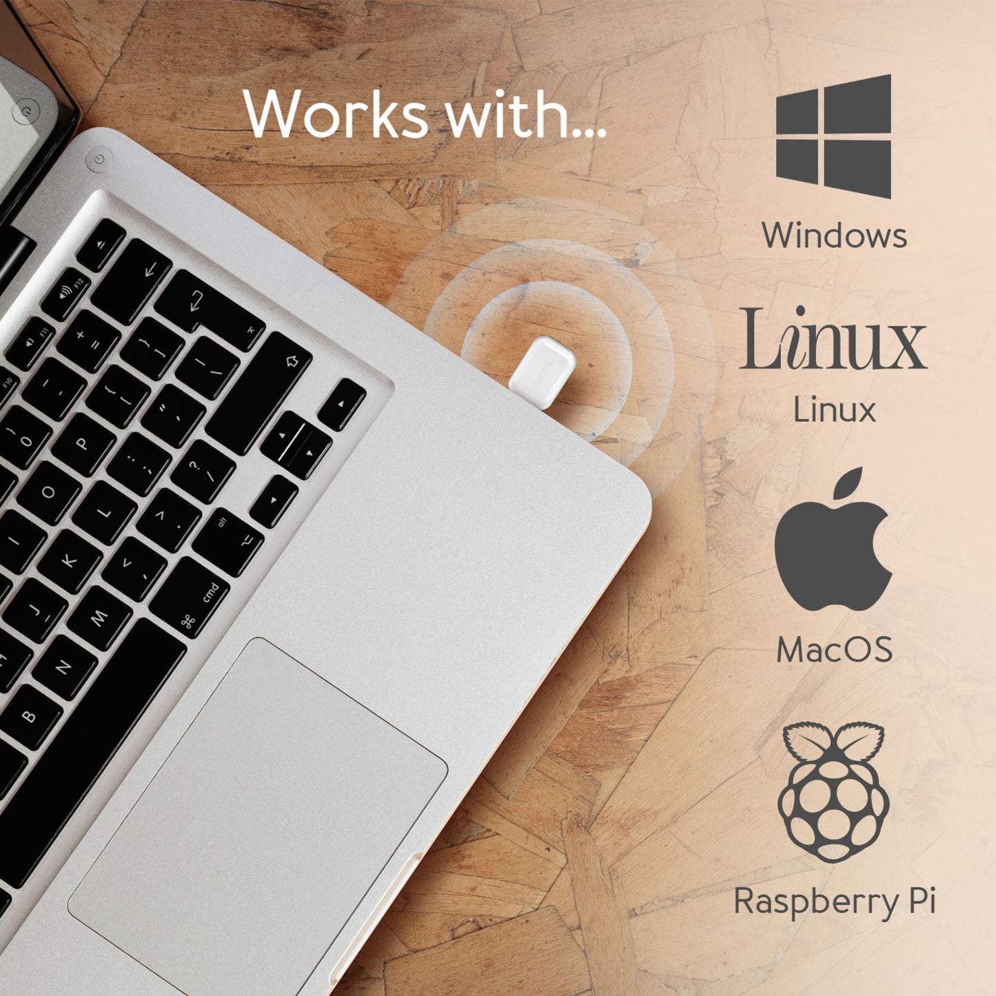 Aeotec Z-Stick Gen7 USB-adapter tilsluttet laptop, synlige ikoner for Windows, Linux, MacOS og Raspberry Pi kompatibilitet.