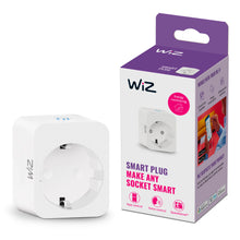 WiZ Smart wifi-stikkontakt med energimåling ved siden af lilla/hvid æske med wifi, energi og appstyringsikoner.