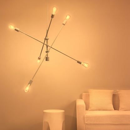 WiZ Amber Filament A60 Smart LED-pære E27 640 lm i geometrisk loftslampe over beige sofa med to puder og lille rund sidebord.