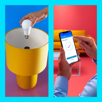 WiZ Farve Høj Lumen A80 Smart LED-pære E27 2452 lm installeres i gul lampe, parres via app med smartphone.