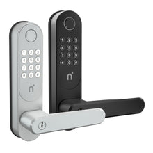 Nimly Code Pro elektronisk dørlås, sølv og sort med tastatur, fingeraftrykssensor, greb, cylinder og Nimly-logo.