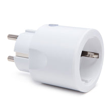 IAS500 Smart fjernstrømafbryder med energimåling 3680 W, hvid, EU-stik med to runde ben og udtag, vist fra vinkel.