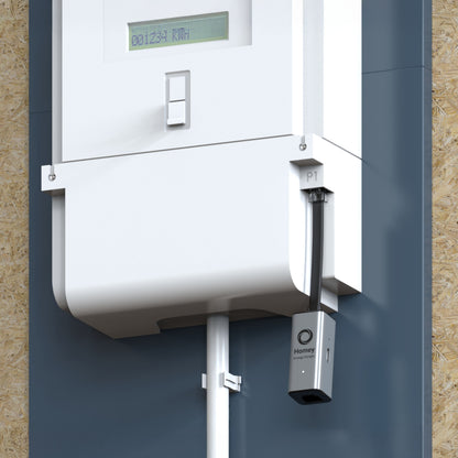 Athom Hjemmeenergi-dongle tilsluttet P1-port med sort kabel, kompatibel med Homey smart home.