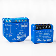 Shelly Plus 1 Mini (GEN 3) blå WiFi smart relæ, to stk. med mærkede tilslutningsporte og synlige specifikationer.