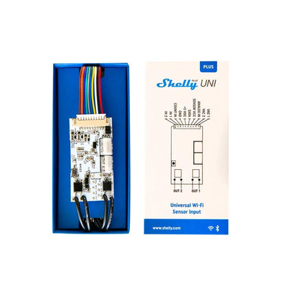 Shelly Plus Uni Smart Wifi-modul i blå æske ved siden af emballage med ledningsdiagram og Shelly-logo.