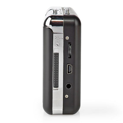 Nedis Kassette-til-MP3-omformer bærbar sort, micro USB-port, SD-kortslot, hovedtelefonstik, OPEN-skydeknap, kromdetalje.
