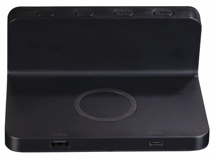 Denver digitalt vækkeur sort med LED-display, USB-A og USB-C porte, trådløs opladning, fire knapper på toppen.