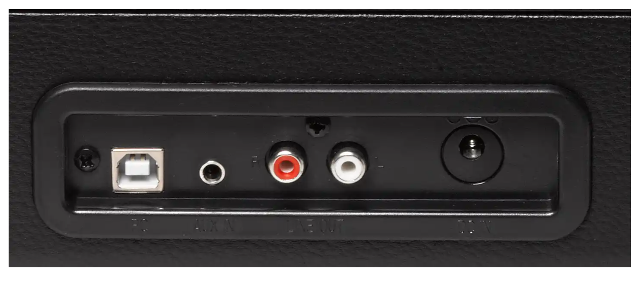 Denver VPL-120B pladespiller bagpanel med USB-B, 3,5 mm AUX IN, RCA (rød/hvid) og DC strømstik, USB-optagelse til PC.