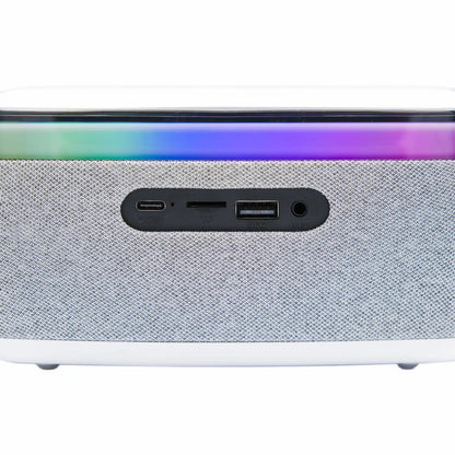 Denver CRQ-225 clockradio bagpanel med USB-C, microSD, USB-A, aux stik, stofcover og flerfarvet LED-lysstrip over porten.