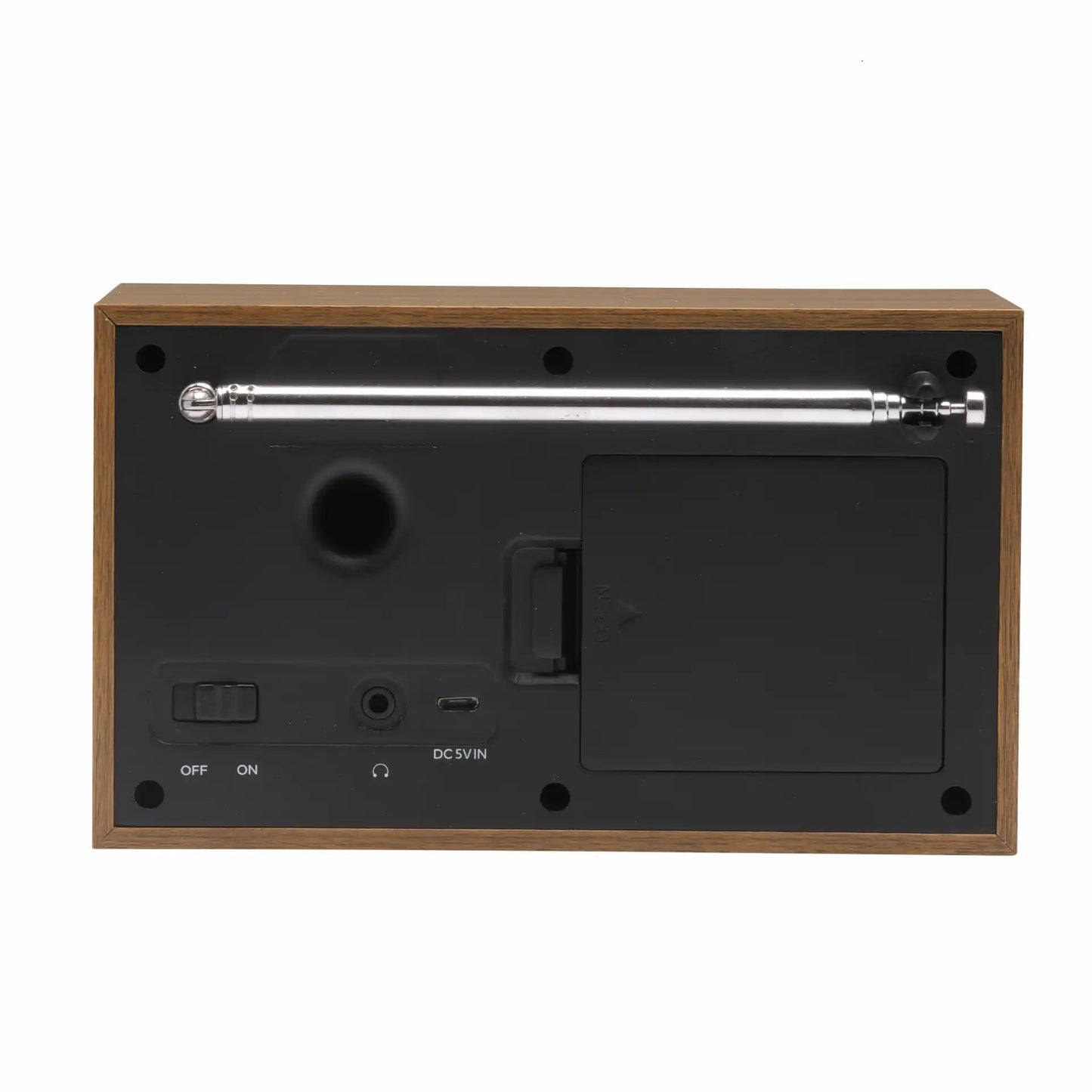 Denver DAB-46W digitalradio, træfinish, bagside med metalantenne, batterirum, on/off-knap, DC 5V indgang og hovedtelefonstik.